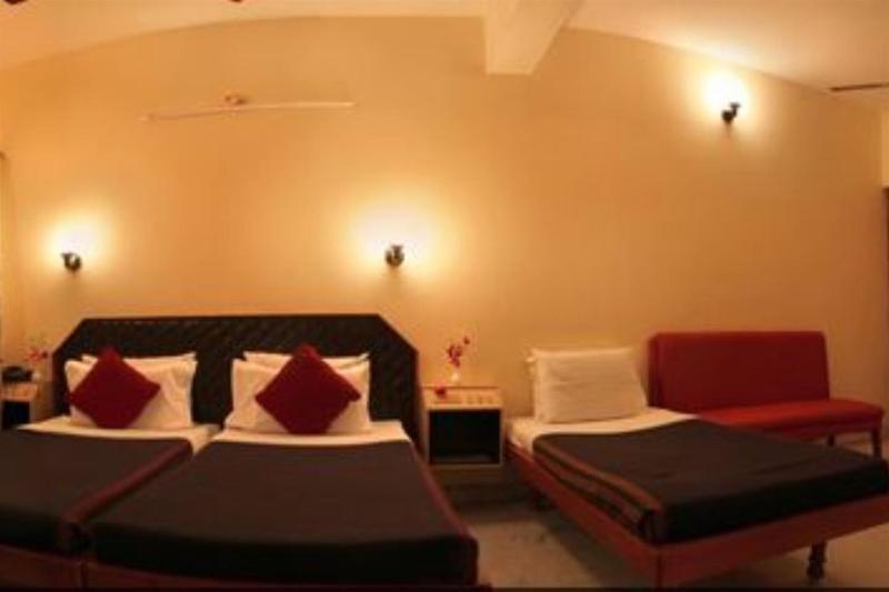 Hotel Ram International Puducherry Buitenkant foto