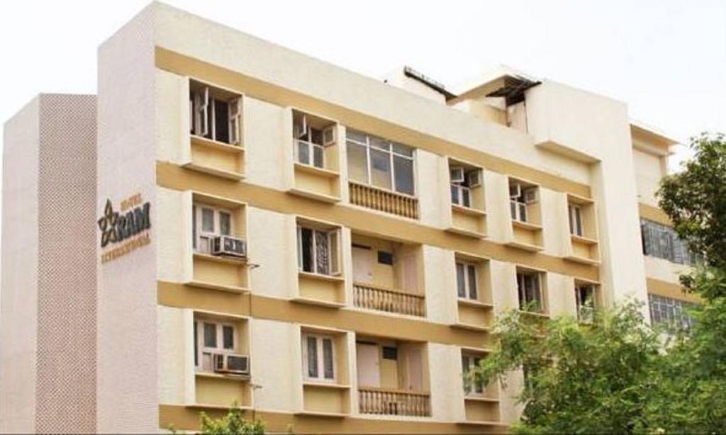 Hotel Ram International Puducherry Buitenkant foto